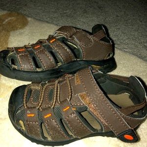 Boy brown sandals size 7